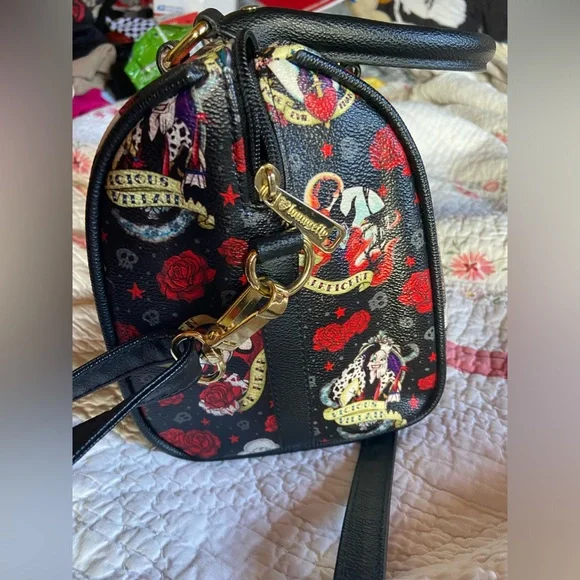 LOUNGEFLY DISNEY VILLAINS FAUX LEATHER PURSE~LIKE NEW- WITH CROSSBODY STRAP - Picture 3 of 10